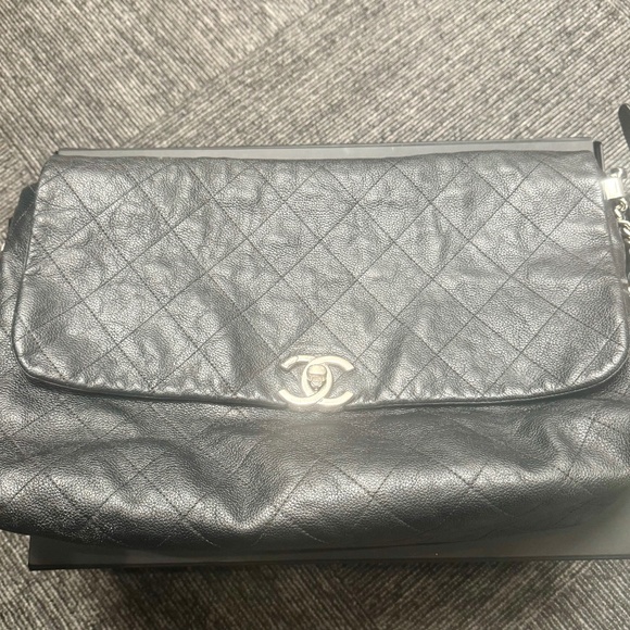 Jumbo Chanel Purse - Picture 1 of 7